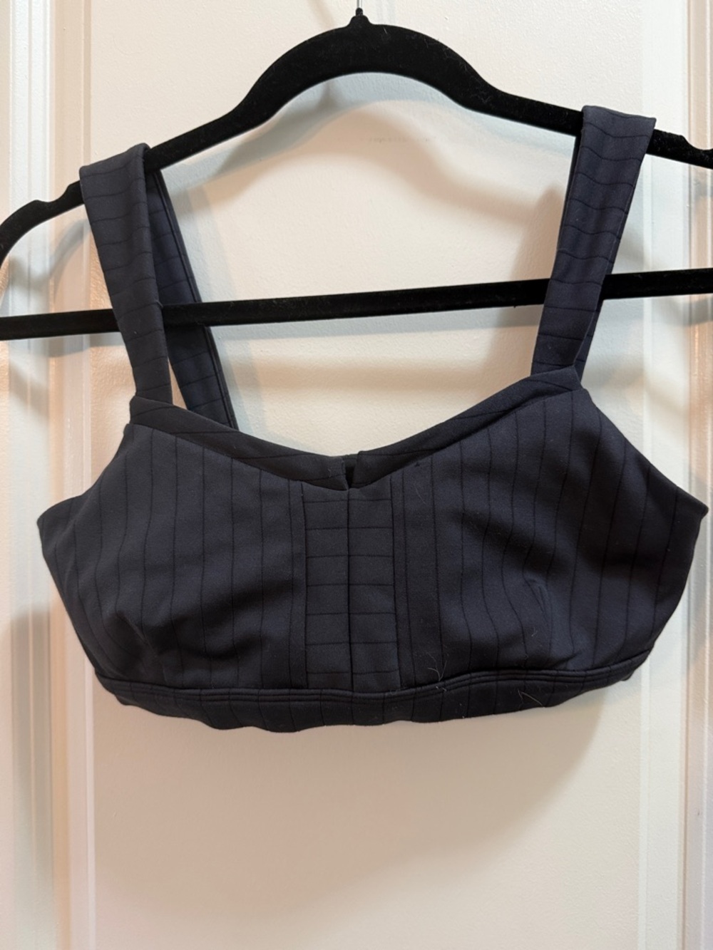 ALO - Women's Black Pinstripe Bra Top - Sports Bra